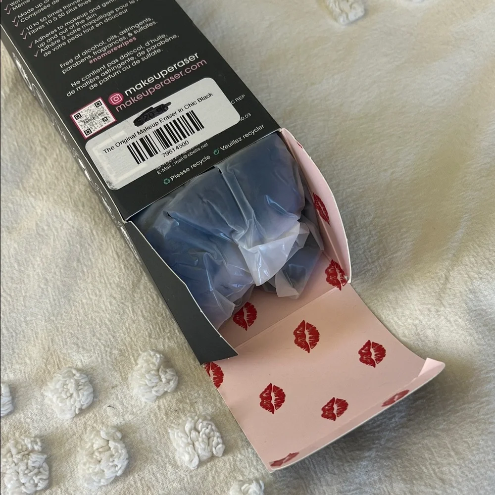 NWT Chic Black Makeup Eraser - Picture 5 of 7
